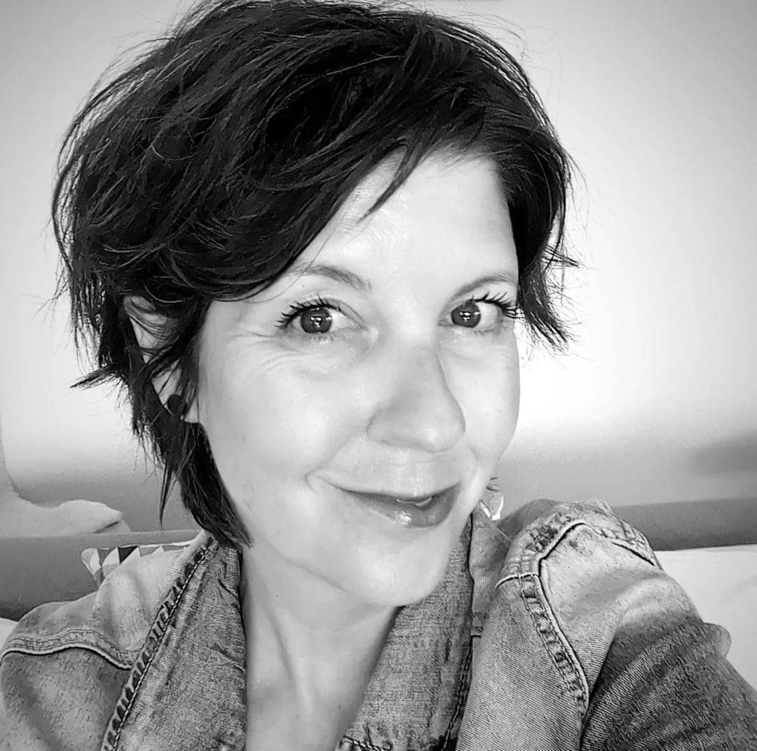 Valérie Amos Hedinger Célébrante laïque à Châtel-St-Denis et en Suisse romande - Créatrice de cérémonies laïques
