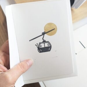 Cabine et soleil, linogravure, carte format A6, par L'Appodeuse à Châtel-St-Denis